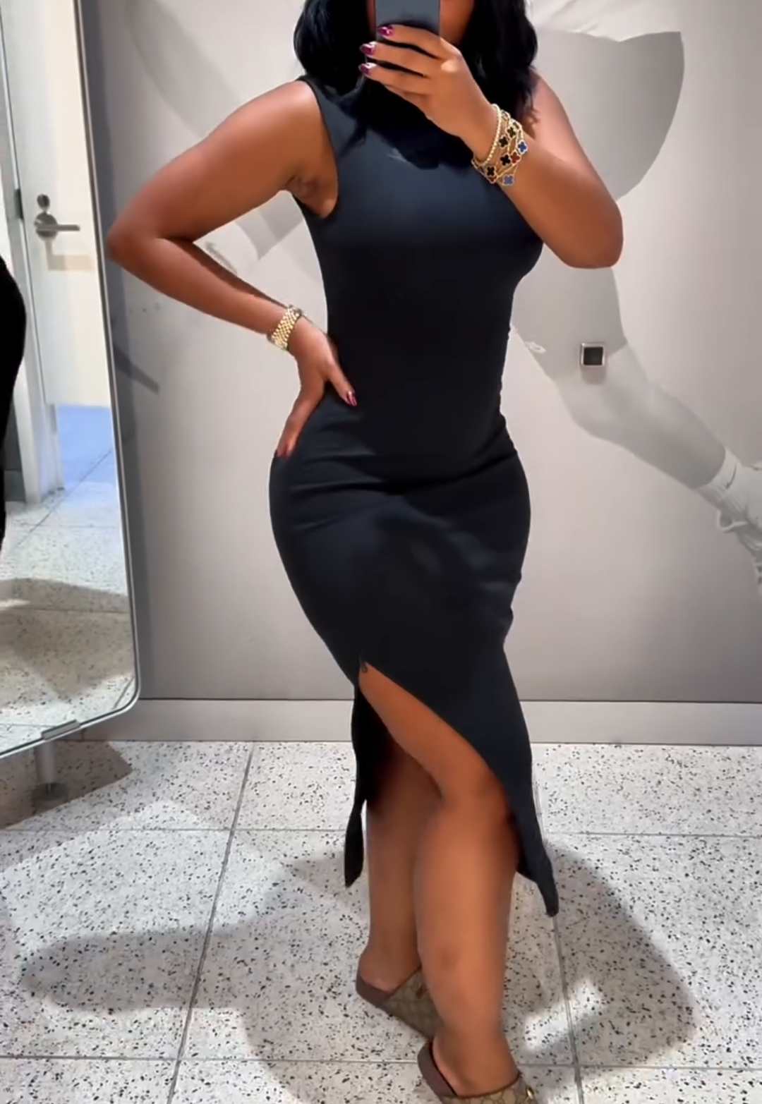 Sleeveless hip dress