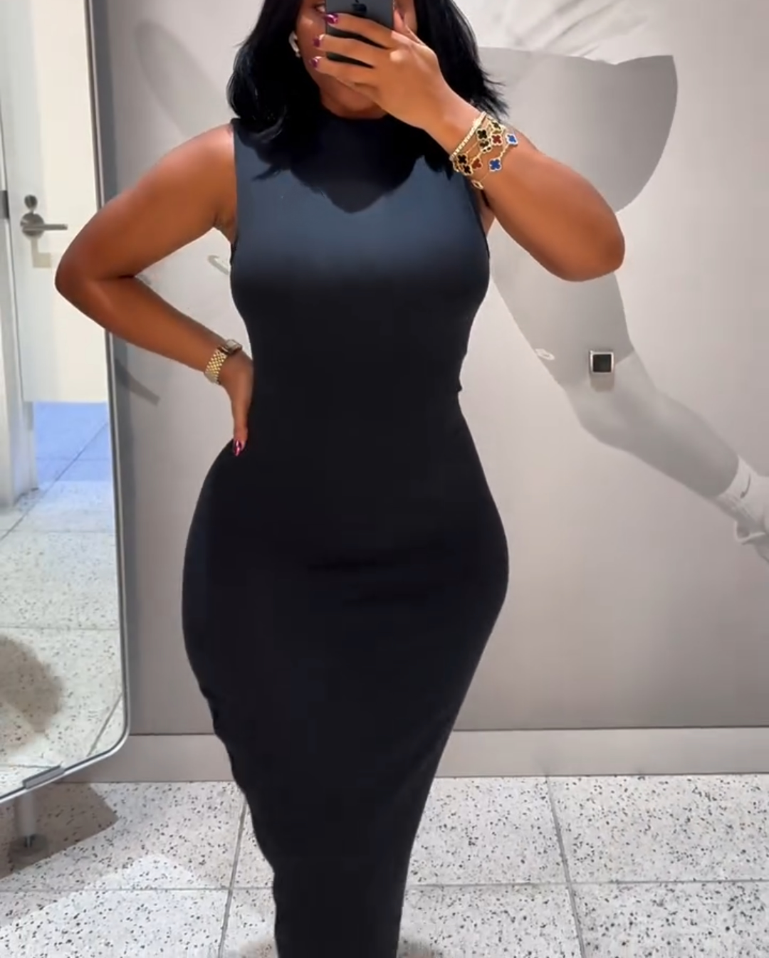 Sleeveless hip dress