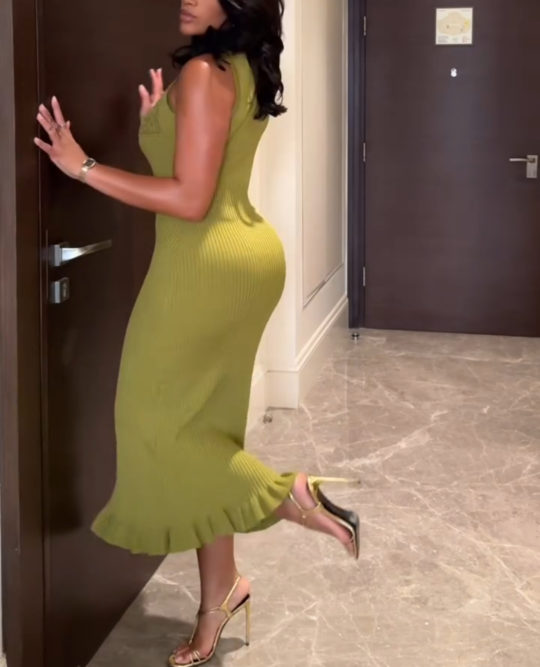 Sleeveless knitted dress