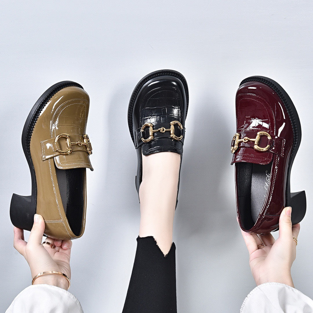 Fashionable small leather shoes with thick heel
