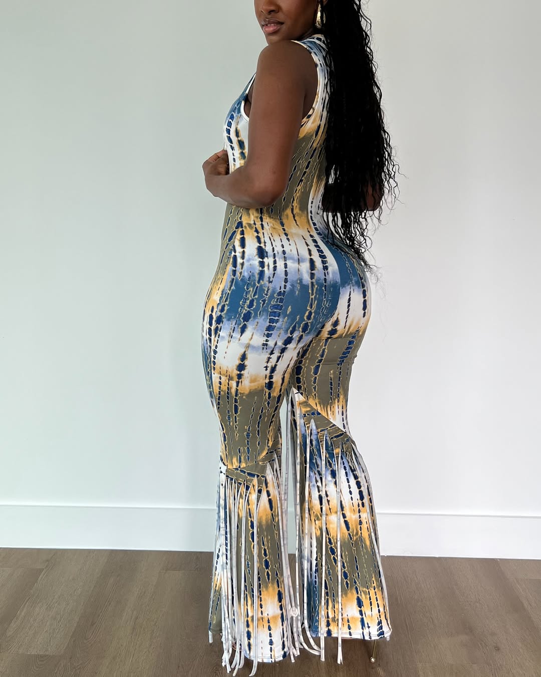 V-neck sleeveless slim-fit jumpsuit