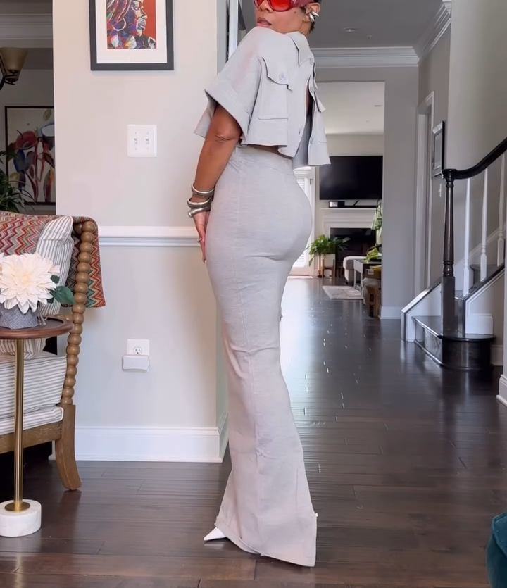 Knitted skirt suit