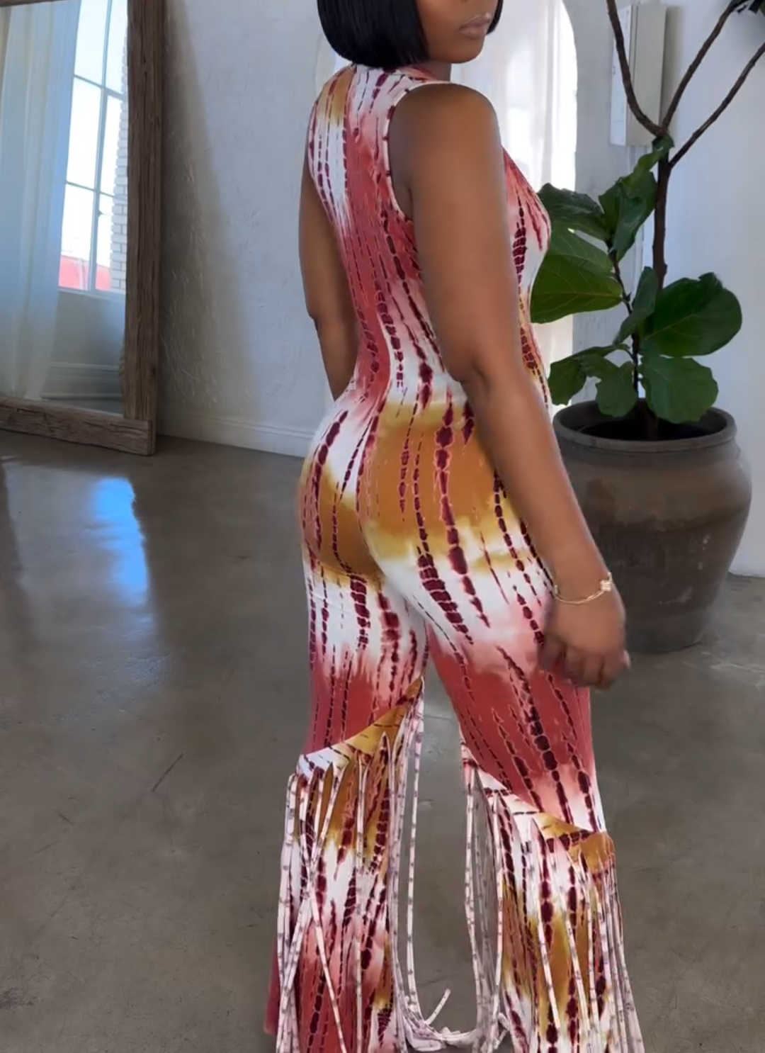 V-neck sleeveless slim-fit jumpsuit