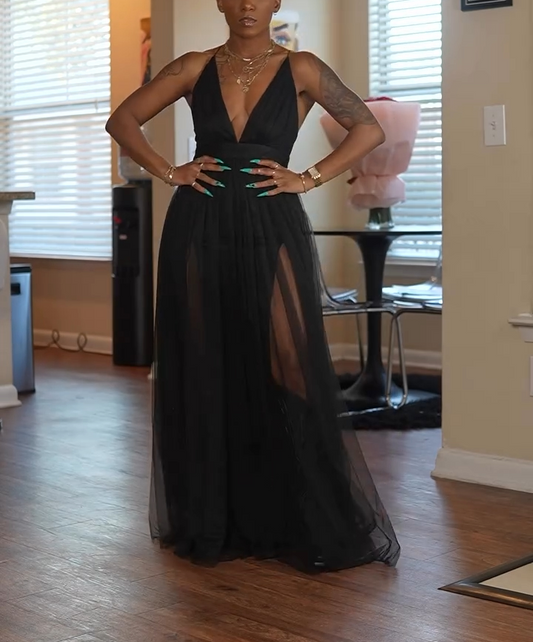 V-neck sleeveless mesh slit skirt